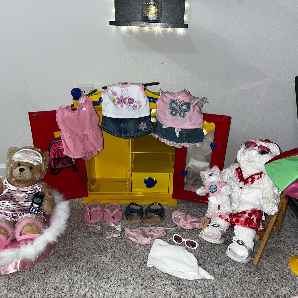 Build-A-Bear Lot